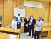 صور.. رئيس جامعة بنى سويف يتفقد استعدادات الكليات لامتحانات طلاب السنوات النهائية