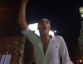 صورتك فى 30 يونيو.. "وليد" محمولا على الأعناق بميدان التحرير يهتف فى حب مصر