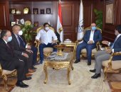 محافظ بنى سويف يشكر تنسيقية شباب الأحزاب والسياسيين لدعمها المنظومة الصحية ضد كورونا