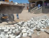 صور.. تنفيذ 6 قرارات إزالة للبناء المخالف بحى العامرية غرب الإسكندرية