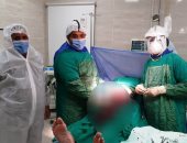 صور.. ولادة قيصرية جديدة لسيدة مصابة بكورونا داخل مستشفى الأقصر العام للعزل