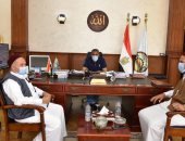 محافظ مطروح يناقش الإعداد للمهرجان الدولى الخامس للتمور المصرية بسيوة