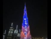 برج خليفة يتزين بـ"حى على الصلاة" عقب إعادة فتح المساجد بالإمارات.. فيديو