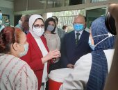 محافظ القاهرة ووزيرة الصحة يشهدان استكمال حملة تطعيم شلل الاطفال العضلى