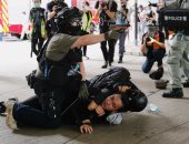 صور.. شرطة هونج كونج تعتقل 30 شخصا بموجب قانون الأمن القومى الجديد