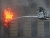 إخماد حريق شقة سكنية فى النزهة دون إصابات