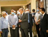 محافظ قنا يتفقد مستوى الخدمات الطبية بالمقر المؤقت لمستشفى دشنا المركزى