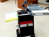 فيديو.."روبوت" بجامعة قناة السويس لتوزيع أسئلة الامتحانات على الطلاب
