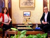 وزيرة الهجرة تتفق مع مدير Watch iT على عرض "الممر" مترجمًا على المنصة