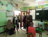 صور .. محافظ كفر الشيخ يتفقد لجان الثانوية العامة ويشيد بأعمال التعقيم