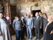 محافظ قنا يأمر بتوفير سيارة لنقل طفل لمستشفى أبوتشت العام وإجراء فحوصات كاملة له 