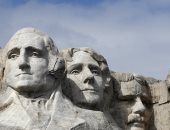يحمل وجوه 4 رؤساء أمريكين..ماذا تعرف عن جبل راشمور الذى يزوره ترامب اليوم؟