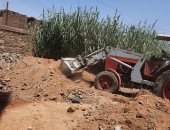 ردم البرك ورفع التركمات الترابية بمركز أدفو فى أسوان.. صور
