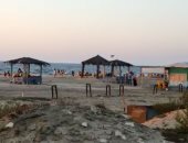 فيديو وصور.. زحام بشاطئ النخيل برأس البر رغم غلق الشواطئ