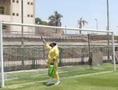 المقاولون يواصل أعمال التعقيم لحماية اللاعبين من كورونا.. صور