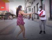 الرقص فى زمن كورونا.. إسبانى يبتكر طريقة آمنة للرقص.. فيديو