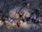 اكتشاف توهج أحمر غامض فى مركز مجرة درب التبانة.. اعرف التفاصيل