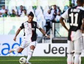 كريستيانو رونالدو يستعيد الثقة داخل وخارج الملعب.. ويحتفى بفوز اليوفى بمجموعة صور