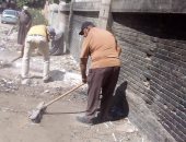 حملة نظافة لرفع تراكمات القمامة حى أول المحلة بالغربية.. صور
