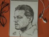 أحمد فنان يشارك برسومات فنية وبورتريهات تبرز موهبته الفنية.. صور