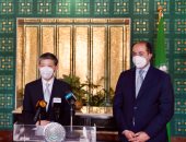 سفير الصين بالقاهرة يسلم أمانة الجامعة العربية مستلزمات وقائية لمواجهة كورونا