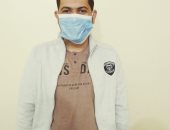 "محمد" من بنى سويف يشارك صورته بالكمامة التزاما بالإجراءات الوقائية