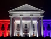 البيت الأبيض يتزين بألوان العلم الأمريكى للاحتفال بعيد الاستقلال