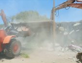 إزالة التعديات على أملاك الدولة بمركز العياط بالجيزة.. صور