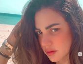 درة تحتفل بوصول متببعيها لـ 12 مليون بـ 3 صور جديدة على البحر