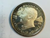 صور.. جمارك المطار تحبط محاولة تهريب كتاب من القرن الـ17 و عملات تذكارية 