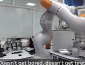 روبوت جديد لاختبار العينات وإجراء التجارب الخاصة بفيروس كورونا.. فيديو