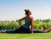 ياسمين صبرى تستعرض لياقتها البدنية فى حديقة منزلها بصورة جديدة