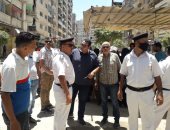 غلق محلين دون ترخيص و إزالة الأسقف المخالفة شرق الإسكندرية