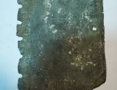 صور.. جمارك المطار تحبط محاولة تهريب كتاب أثري مع راكب مصري قادم من بيروت 