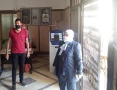 وكيل تعليم كفر الشيخ تتفقد مراكز توزيع الأسئلة والشباك الواحد (صور)