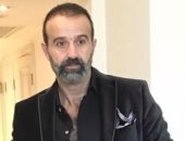 أيمن عزب يوضح حقيقة وفاة الفنان عمرو هاشم
