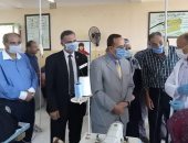 محافظ شمال سيناء يتفقد مشروع إنتاج الكمامات بمدينة العريش.. صور