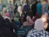 "صحة أسوان" توضح للمواطنين المترددين على البريد طرق الوقاية من كورونا