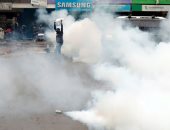 مظاهرات مناهضة للحكومة الكينية بنيروبى والأمن يطلق قنابل الغاز 