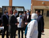 محافظ كفرالشيخ يتفقد لجان الثانوية.. وأولياء الأمور يتلون القرآن بالغربية