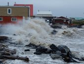 دراسة: تغير المناخ وذوبان القمم الجليدية يثير موجات شديدة فى القطب الشمالى