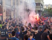 برشلونة ضد اسبانيول.. جماهير البارسا تدعم الفريق من خارج "كامب نو" 