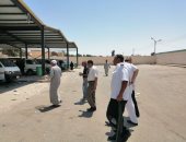 رئيس مدينة بئر العبد بشمال سيناء يحقق ميدانيا فى شكاوى رفع السائقين للأجرة