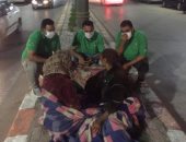 فريق أطفال بلا مأوى ينقذ سيدتين كانتا تفترشان الشارع بالمنيا