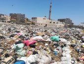 سيبها علينا.. شكوى من انتشار القمامة بمنطقة قرية الشرفا بكفر الشيخ