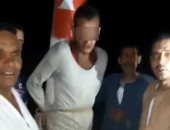 فيديو وصور.. أهالى قرية بالبحيرة يقيدون شابا ويعذبونه لاتهامه بسرقة مزرعة عنب
