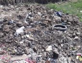 اضبط مخالفة.. انتشار القمامة ومخالفات الصرف بقرية الغريب فى الغربية.. صور