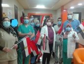 صور.. شفاء 5 شباب متطوعين بمستشفيات العزل الصحى بالأقصر من كورونا