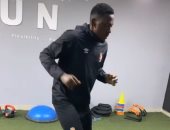 طبيب الأهلي يطمئن على أجايي بعد الغياب عن المران الجماعي