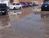 قارئ يشكو تهالك طريق السكة البيضا بالعباسية وانتشار مياه الصرف